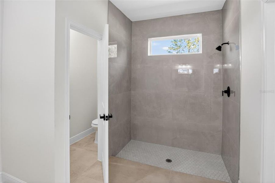 Spacious, unfurnished interior of a new home in , Citrus Springs (Image 17).