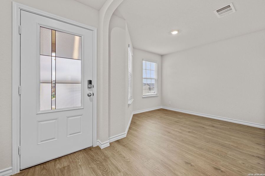 Spacious, unfurnished interior of a new home in Redbird Ranch, San Antonio (Image 13).