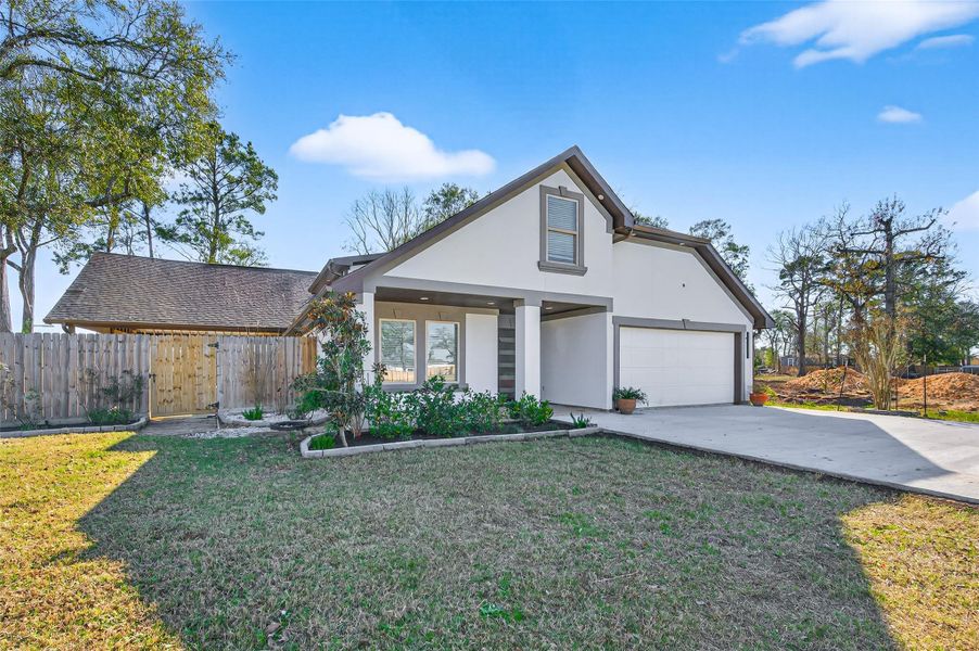 Front exterior of a new home in , Conroe, TX, highlighting curb appeal (Image 25). Front exterior of a new home in , Conroe, TX, highlighting curb appeal (Image 25).
