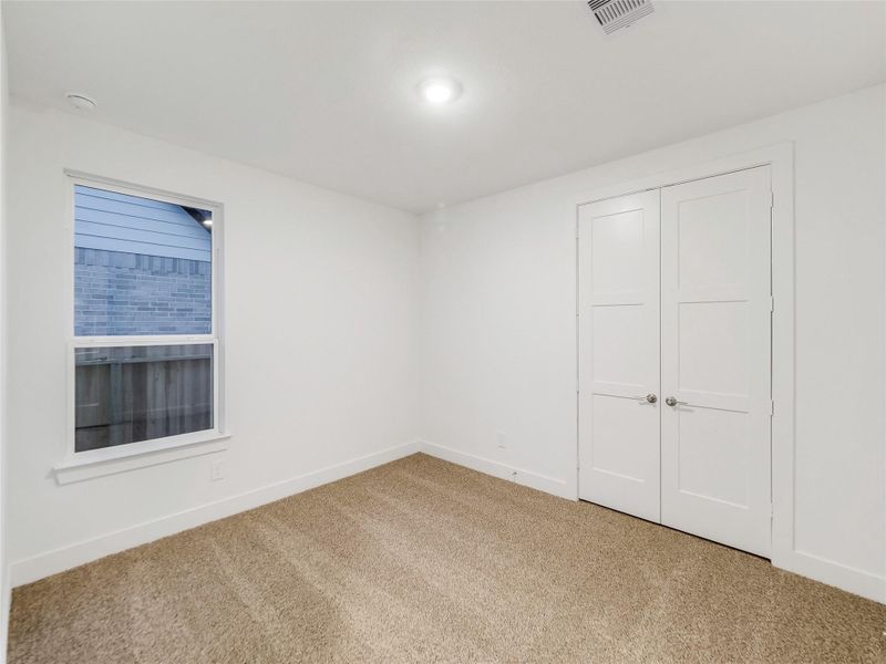 Spacious, unfurnished interior of a new home in Silverthorne, Conroe (Image 8). Spacious, unfurnished interior of a new home in Silverthorne, Conroe (Image 8).