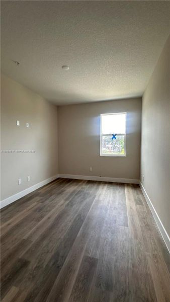 Spacious, unfurnished interior of a new home in , Orlando (Image 8).