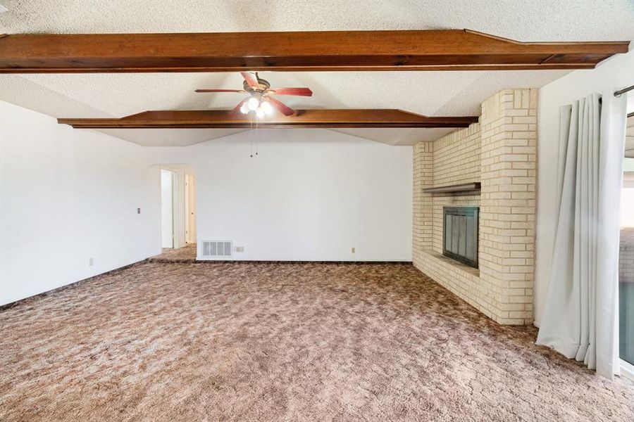 Spacious, unfurnished interior of a new home in , Paris (Image 11).