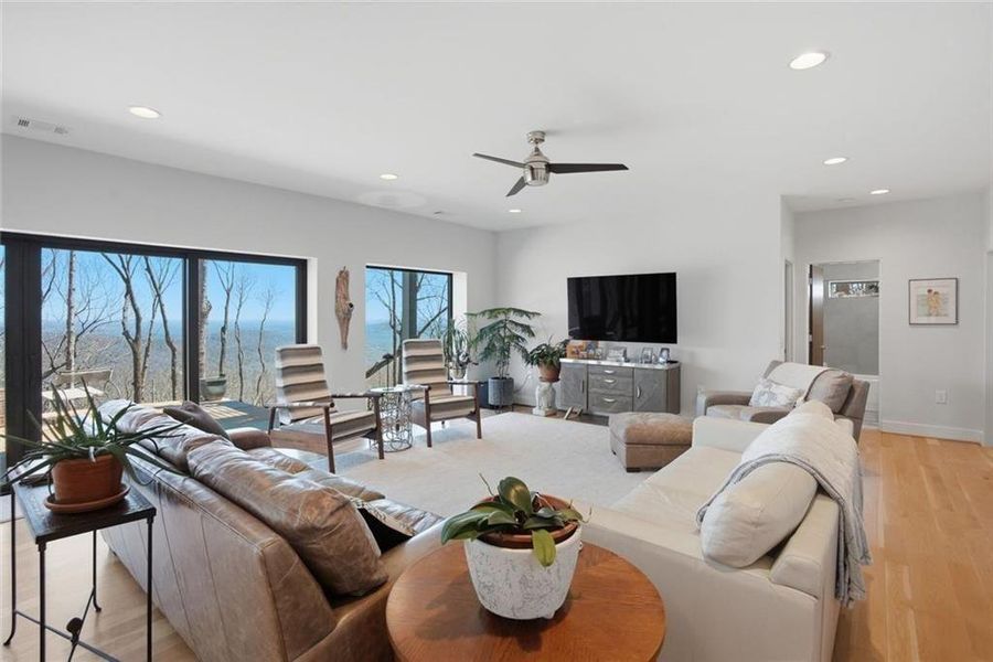 Furnished interior view inside a new home in , Jasper (Image 30).
