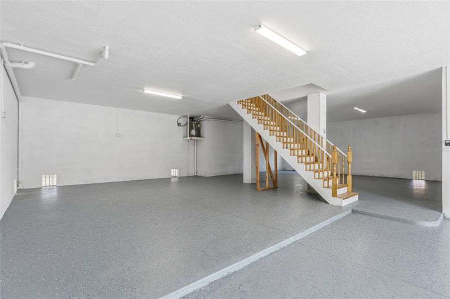 Spacious, unfurnished interior of a new home in , Tarpon Springs (Image 41).