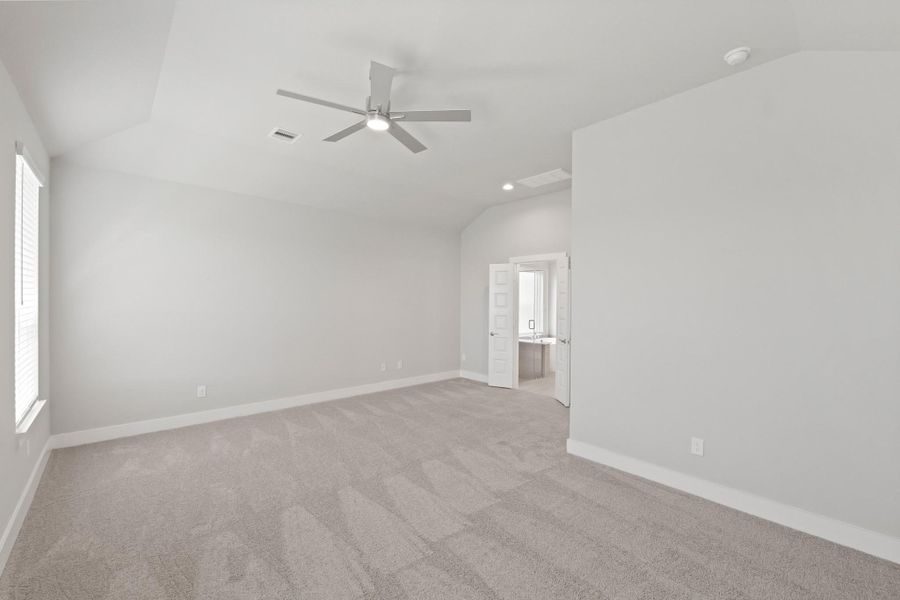 Spacious, unfurnished interior of a new home in Briarwood Crossing, Rosenberg (Image 38).