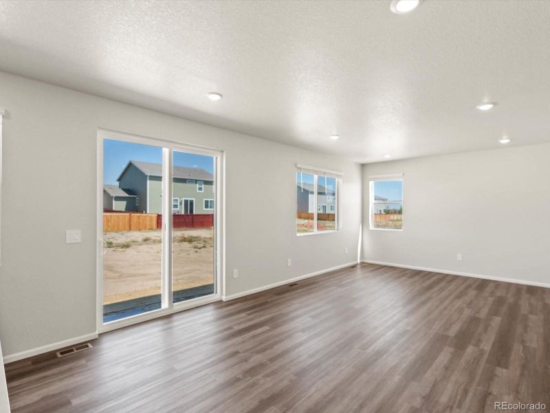 Spacious, unfurnished interior of a new home in Hidden Valley Farm, Severance (Image 11).