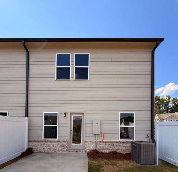 Exterior details and patio area of a home in Leydenview, Mableton (Image 3).