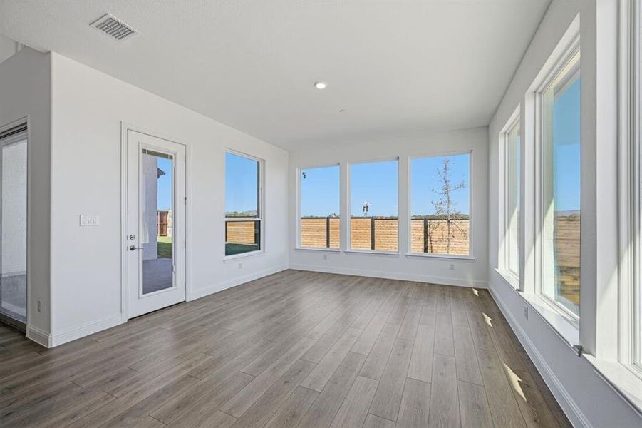 1908 Evergreen Terrace - Ready Now! 1908 Evergreen Terrace - Ready Now!