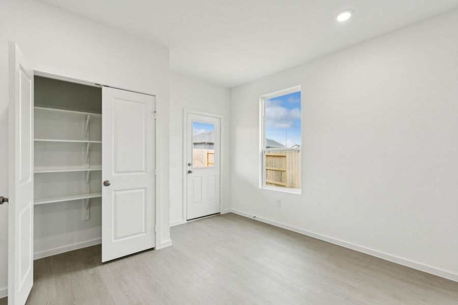 Spacious, unfurnished interior of a new home in Windcress, Cove (Image 32).