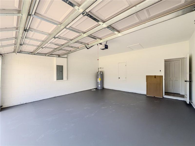 Spacious, unfurnished interior of a new home in , Ocala (Image 19).