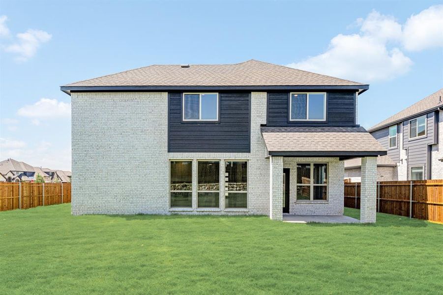 Exterior details and patio area of a home in Maplewood, Glenn Heights (Image 4). Exterior details and patio area of a home in Maplewood, Glenn Heights (Image 4).