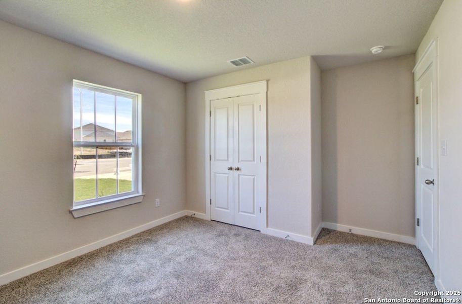 Spacious, unfurnished interior of a new home in Cloud Country, New Braunfels (Image 17).