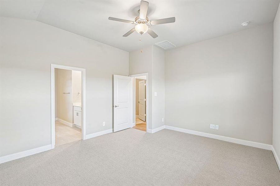 Spacious, unfurnished interior of a new home in Tesoro at Chisholm Trail Ranch, Crowley (Image 24).