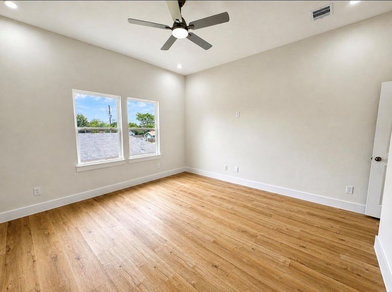 Spacious, unfurnished interior of a new home in , Houston (Image 17).