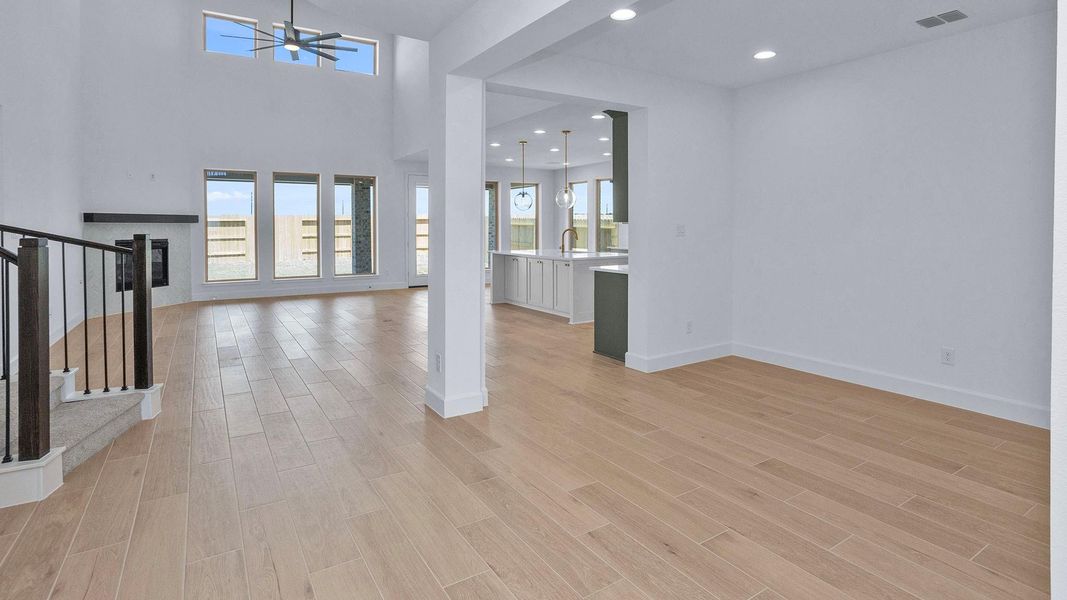 Spacious, unfurnished interior of a new home in Everly, Tomball (Image 16).