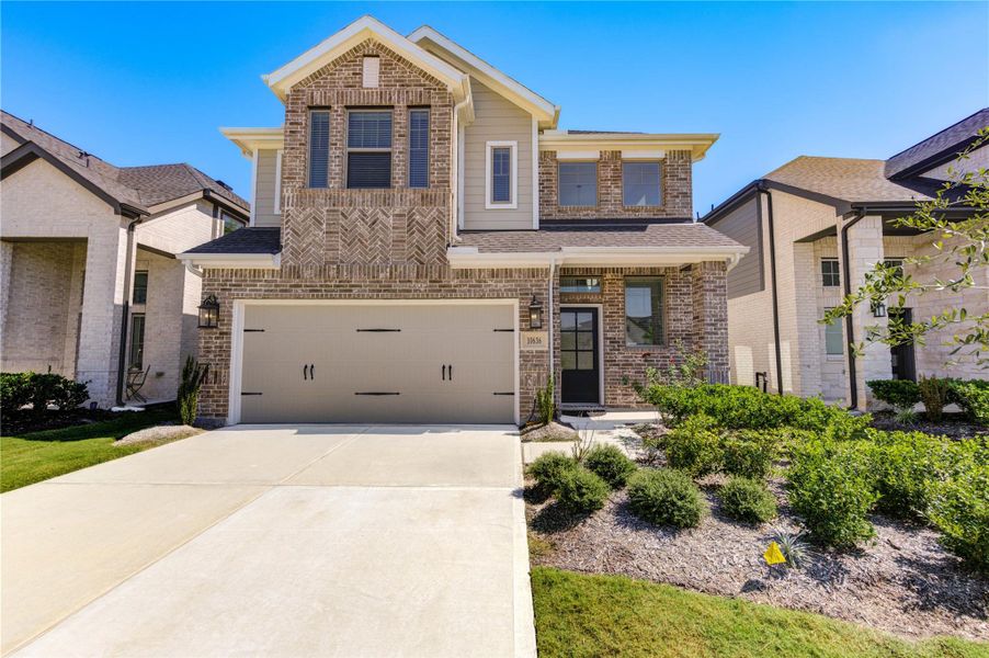 Exterior details and patio area of a home in Harper’s Preserve, Conroe (Image 20).