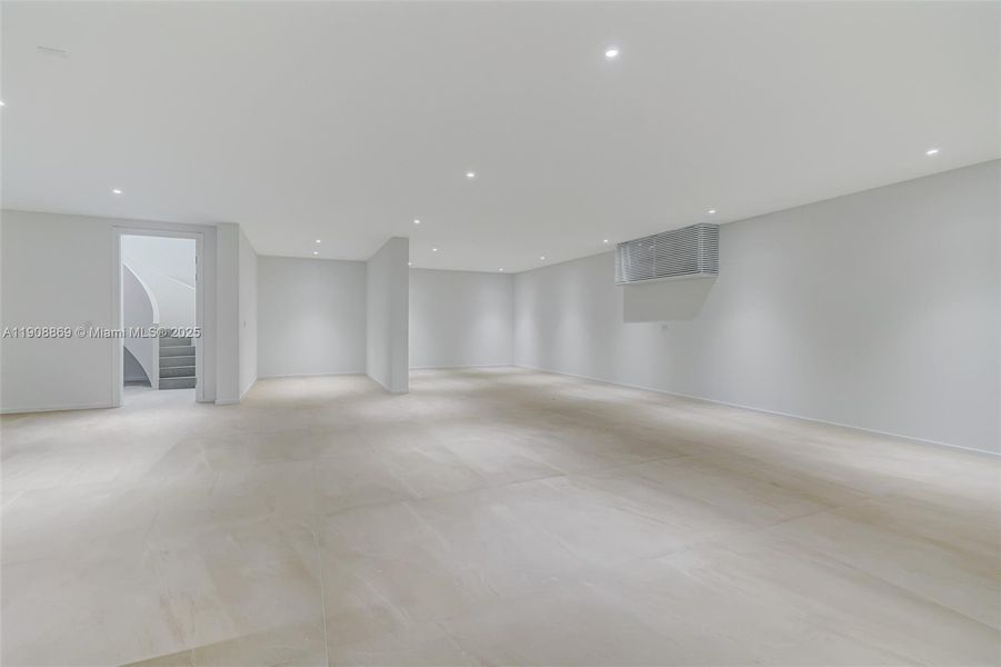 Spacious, unfurnished interior of a new home in , Miami (Image 17). Spacious, unfurnished interior of a new home in , Miami (Image 17).