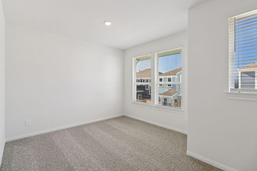 Spacious, unfurnished interior of a new home in Kemah Crossing - Luxe Series, Kemah (Image 32).