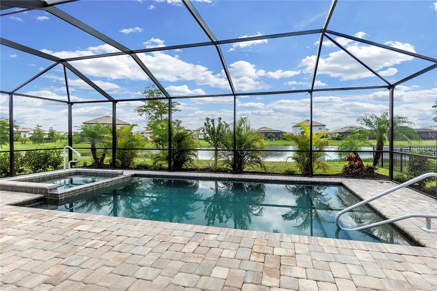 Exterior details and patio area of a home in , Bradenton (Image 18).