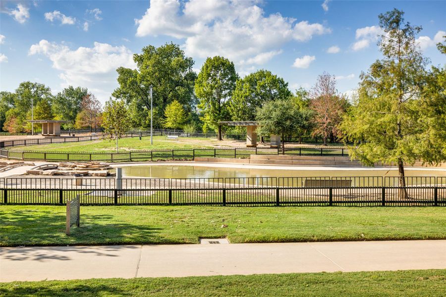 Buffalo Bayou Park is minutes away. Enjoy all the perks of being right outside of Downtown Houston. From the Skate park to the Cistern, Boat tours, Bike tours, Music events, volleyball, dog park, and Flora Restaurant; it all encompasses the 52-mile waterway!! Buffalo Bayou Park is minutes away. Enjoy all the perks of being right outside of Downtown Houston. From the Skate park to the Cistern, Boat tours, Bike tours, Music events, volleyball, dog park, and Flora Restaurant; it all encompasses the 52-mile waterway!!