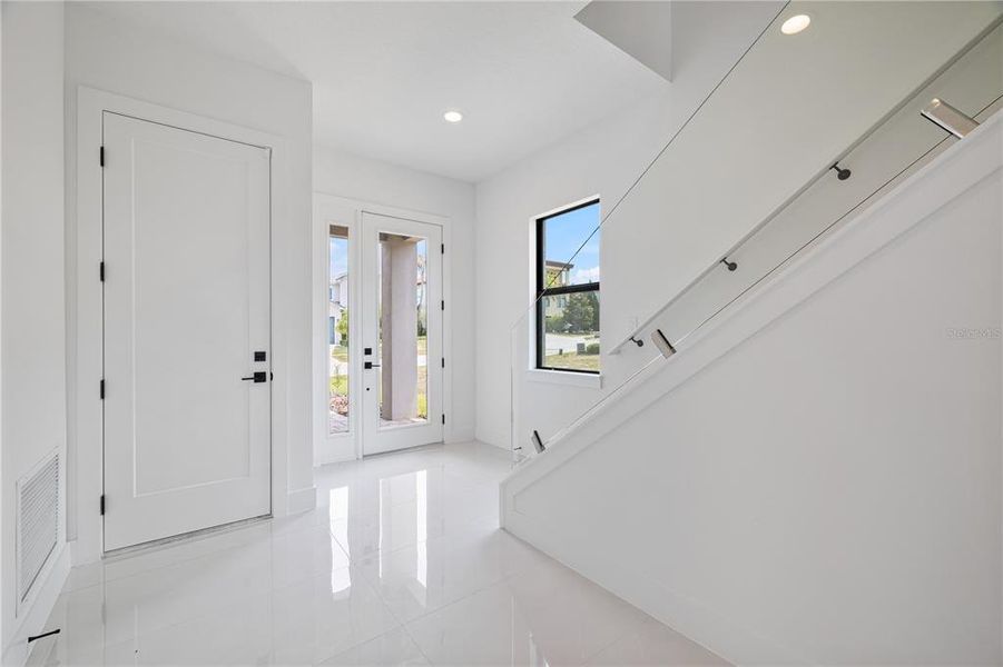 Spacious, unfurnished interior of a new home in , Montverde (Image 27).