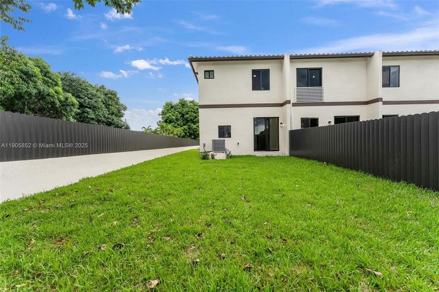 Exterior details and patio area of a home in , Miami (Image 34).