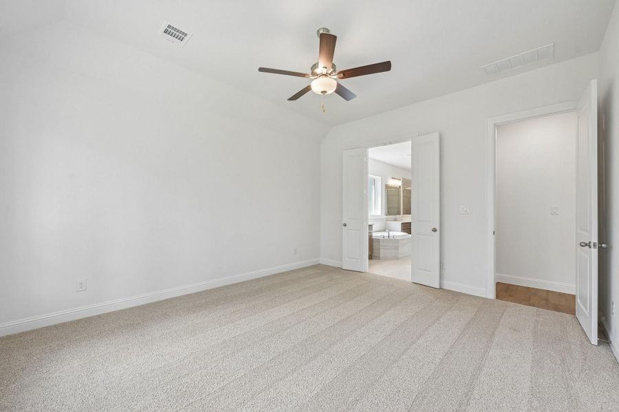 Spacious, unfurnished interior of a new home in Woodhavyn 50', Magnolia (Image 29).