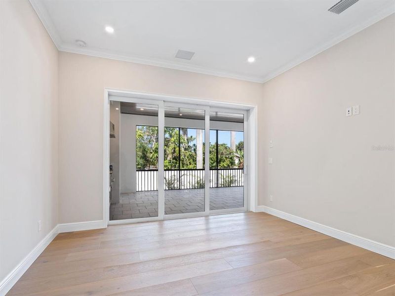 Spacious, unfurnished interior of a new home in , Sarasota (Image 72).