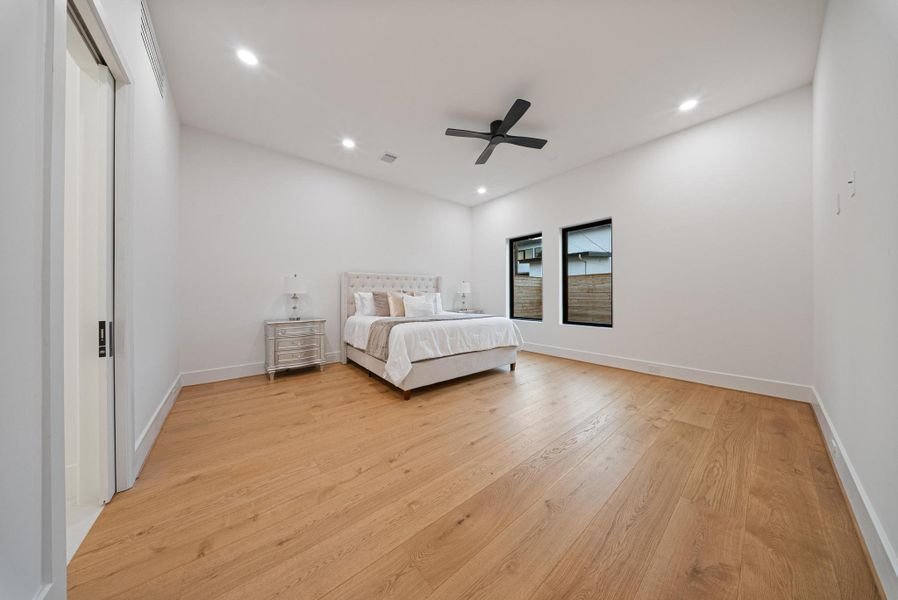 Spacious, unfurnished interior of a new home in , Houston (Image 21).