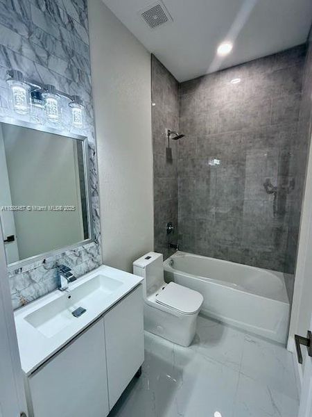 Furnished interior view inside a new home in , Cape Coral (Image 7). Furnished interior view inside a new home in , Cape Coral (Image 7).