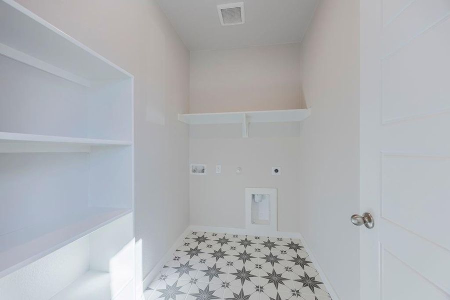 Spacious, unfurnished interior of a new home in Devonshire, Forney (Image 24).