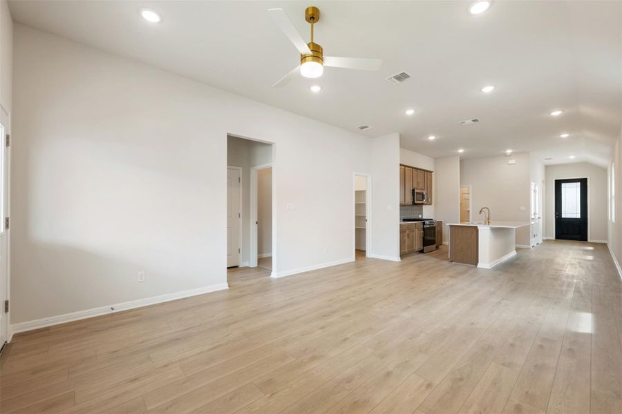 Spacious, unfurnished interior of a new home in , San Marcos (Image 16).