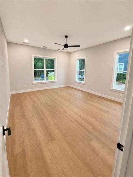 Spacious, unfurnished interior of a new home in , Ocala (Image 14).