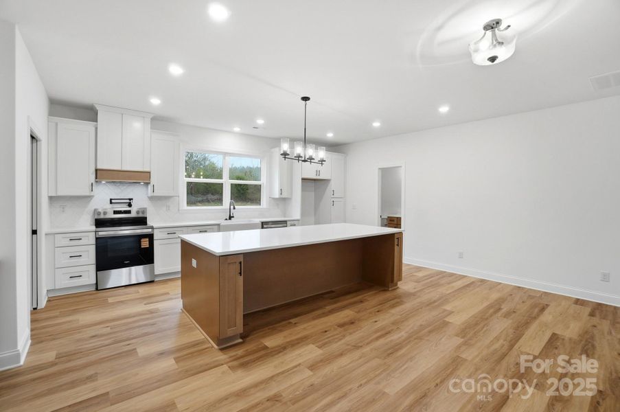 Furnished interior view inside a new home in , Kings Mountain (Image 9).
