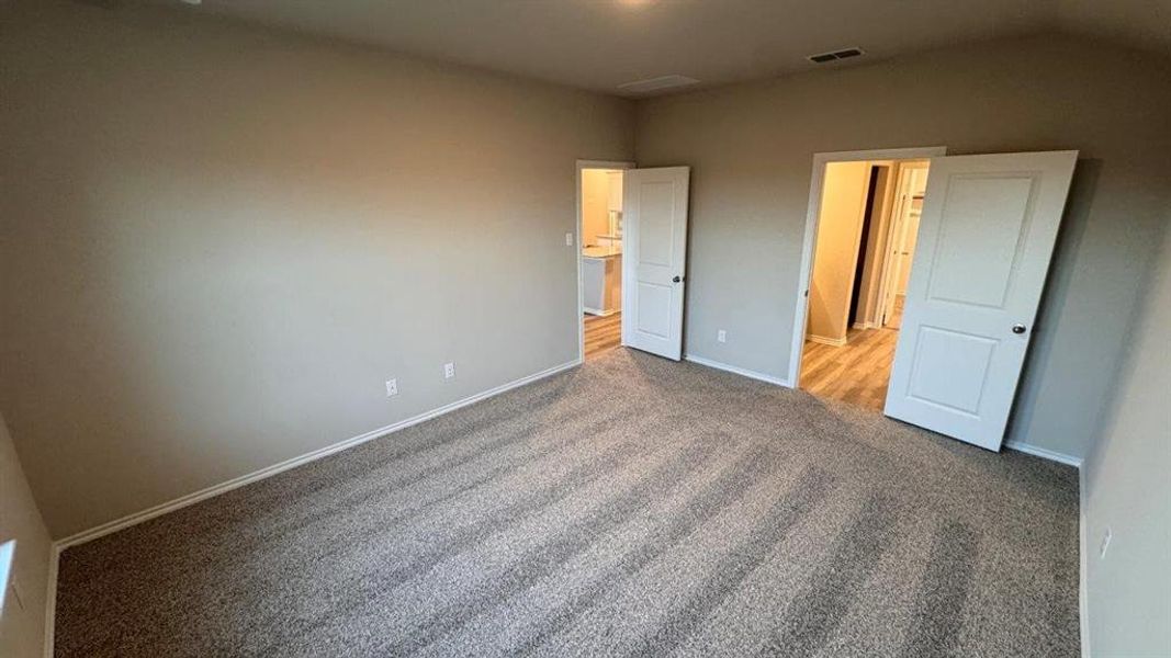 Spacious, unfurnished interior of a new home in Meadowbrook Estates, Cleburne (Image 20).