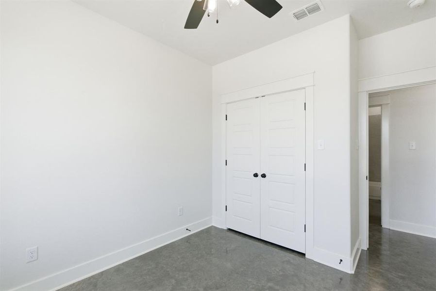 Spacious, unfurnished interior of a new home in , Weatherford (Image 19).
