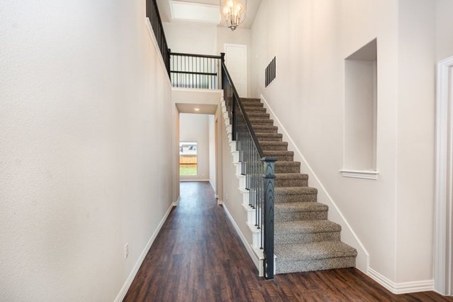 Spacious, unfurnished interior of a new home in Courts Of Bonnie Brae, Denton (Image 13).