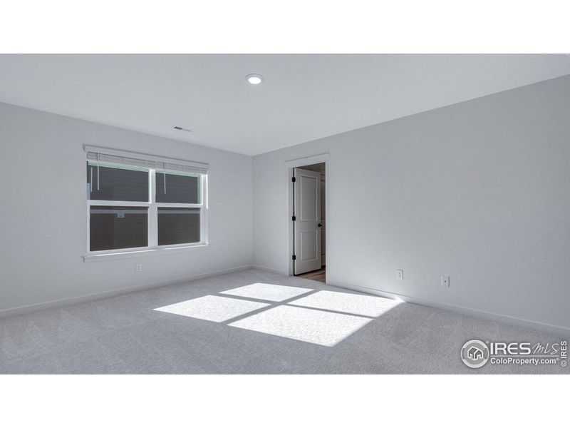 Spacious, unfurnished interior of a new home in Vista Meadows, Fort Lupton (Image 40).