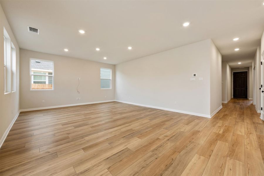 Spacious, unfurnished interior of a new home in Rolling Glen, Hutto (Image 17). Spacious, unfurnished interior of a new home in Rolling Glen, Hutto (Image 17).