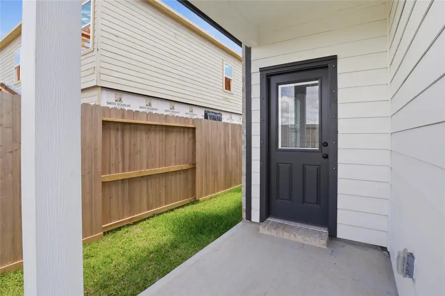 Exterior details and patio area of a home in Foxtail Palms, Manvel (Image 23).