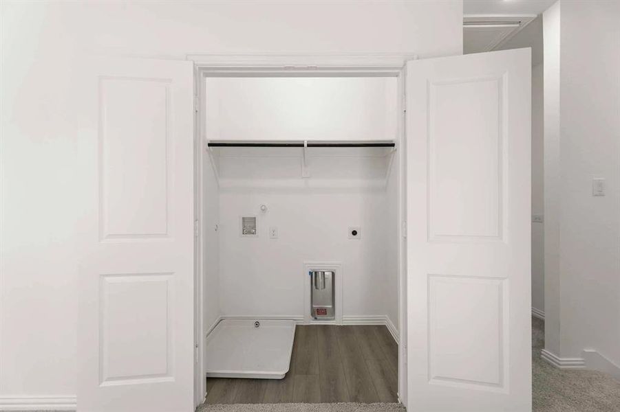 Spacious, unfurnished interior of a new home in Collin Creek, Plano (Image 31).