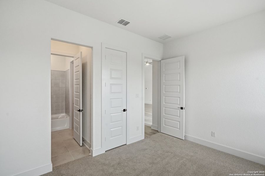 Spacious, unfurnished interior of a new home in Sienna Lakes, San Antonio (Image 42). Spacious, unfurnished interior of a new home in Sienna Lakes, San Antonio (Image 42).
