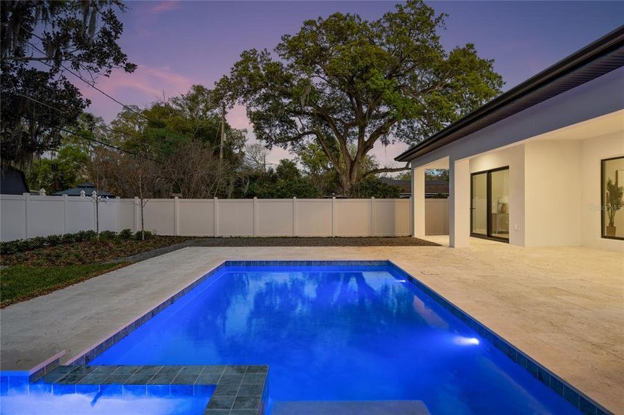 Exterior details and patio area of a home in College Park, Orlando (Image 28).