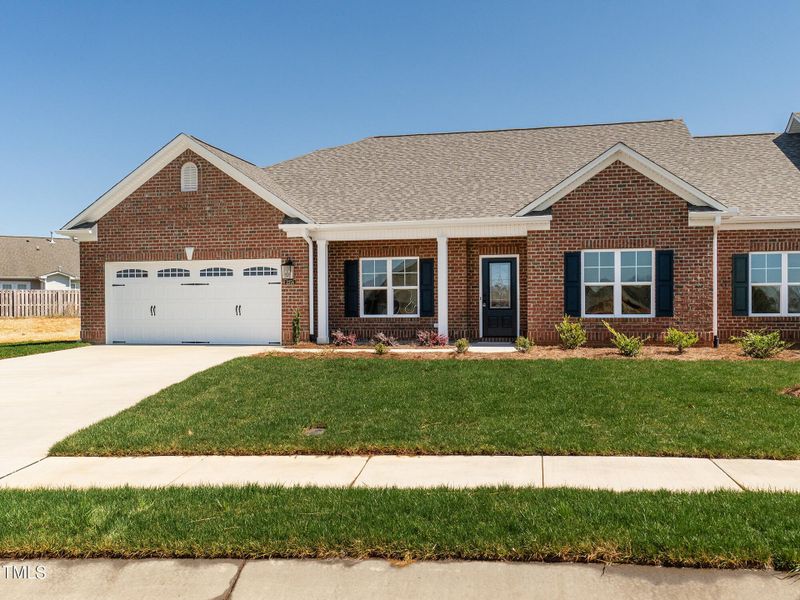 02 2374_WhelenDr Front2