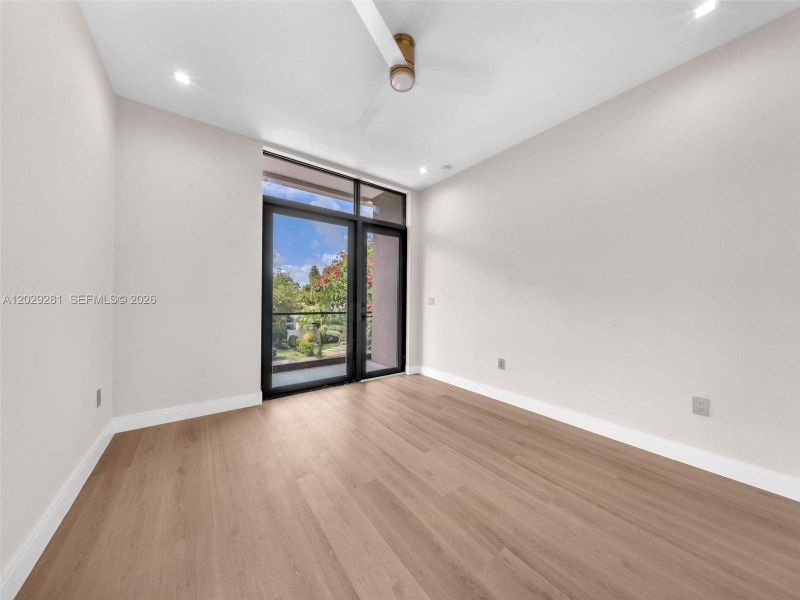 Spacious, unfurnished interior of a new home in , Hollywood (Image 40).