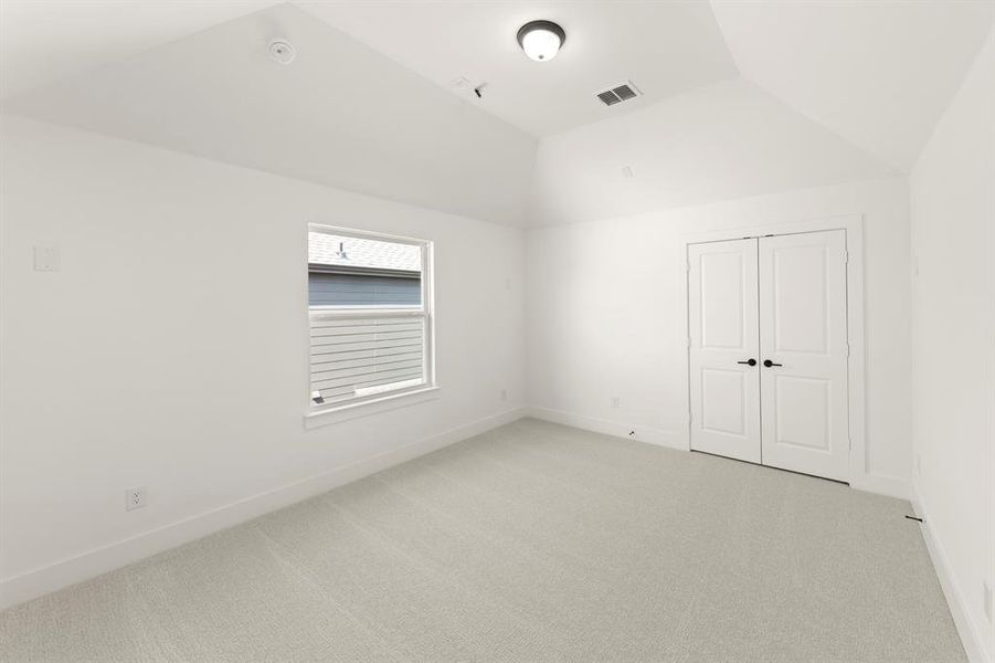 24. 24. 9617 Westchester - Media