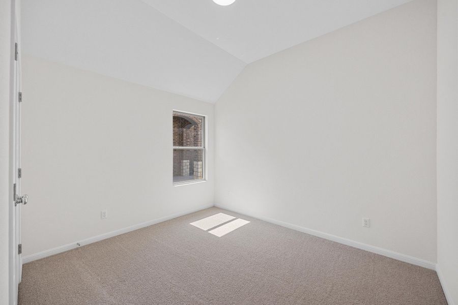 Spacious, unfurnished interior of a new home in Trinity Ranch, Elgin (Image 23).