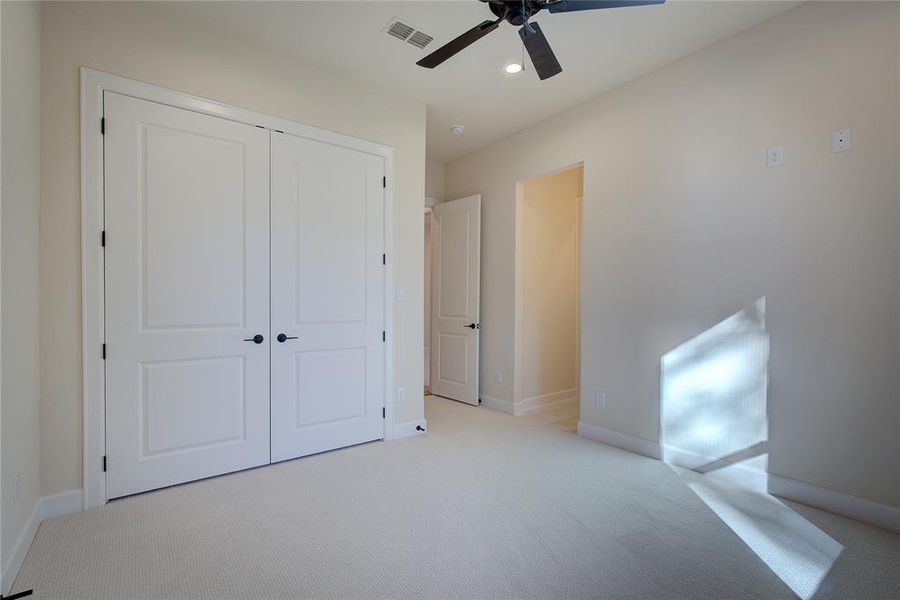 Bed 3 has double-door closet.