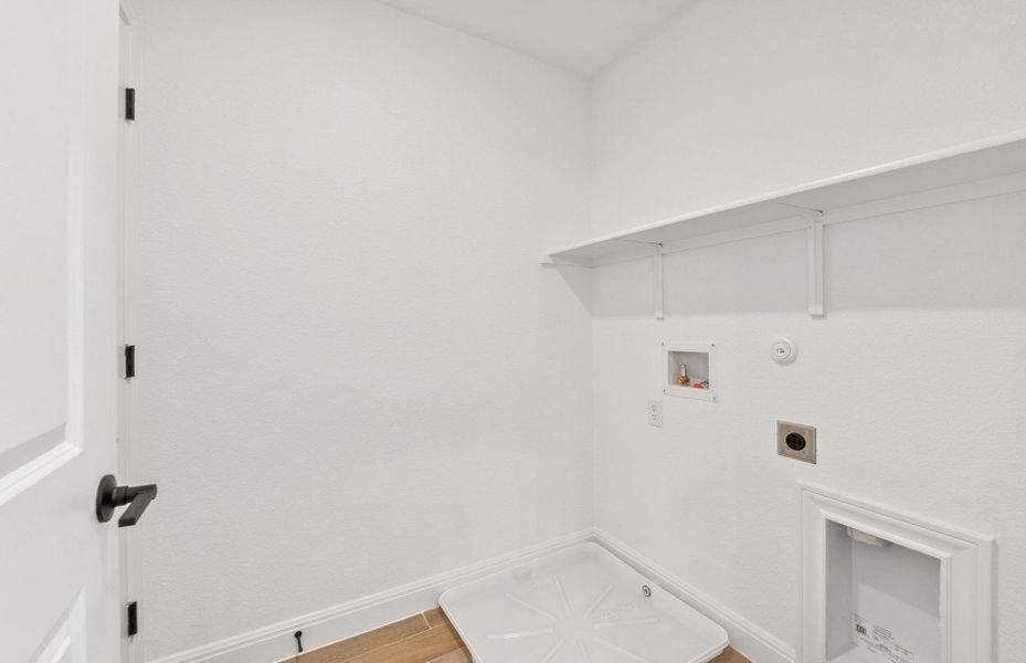 Spacious, unfurnished interior of a new home in Lagos, Manor (Image 41). Spacious, unfurnished interior of a new home in Lagos, Manor (Image 41).