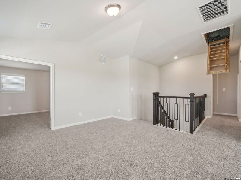 Spacious, unfurnished interior of a new home in Royal Crest, San Antonio (Image 15).